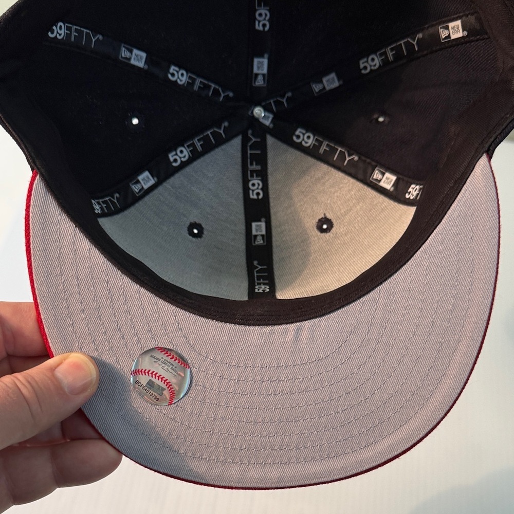 New Era 59FIFTY Black and Red Baseball Cap, Cleveland - Picture 5 of 5